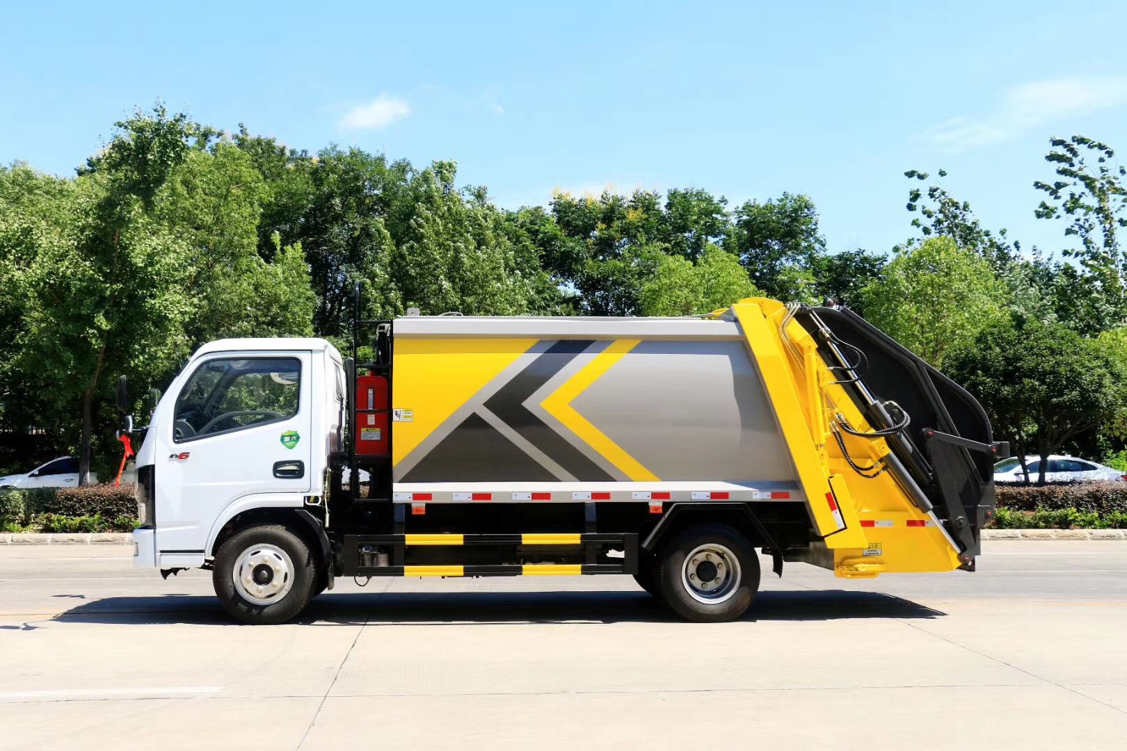 国六东风5方压缩垃圾车 自装卸垃圾车 小型环卫垃圾车