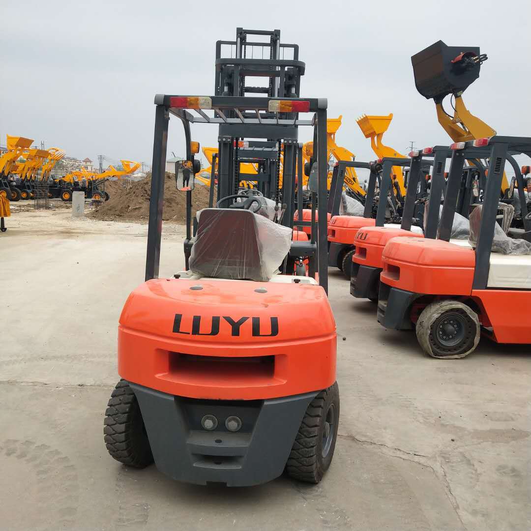 直销鲁宇重工专业抛砖机 物流货运专用装卸车 带左右侧移运输车