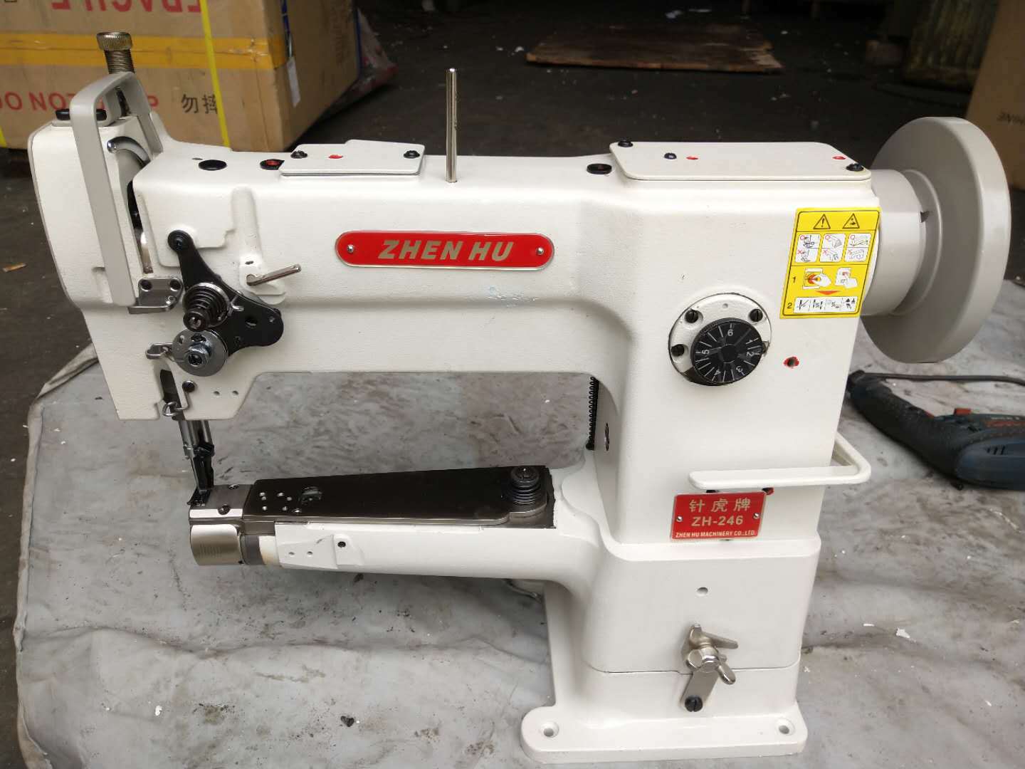 厂家定制皮具皮革小嘴高头车 直线一寸3针半自动单头机厚料缝纫机