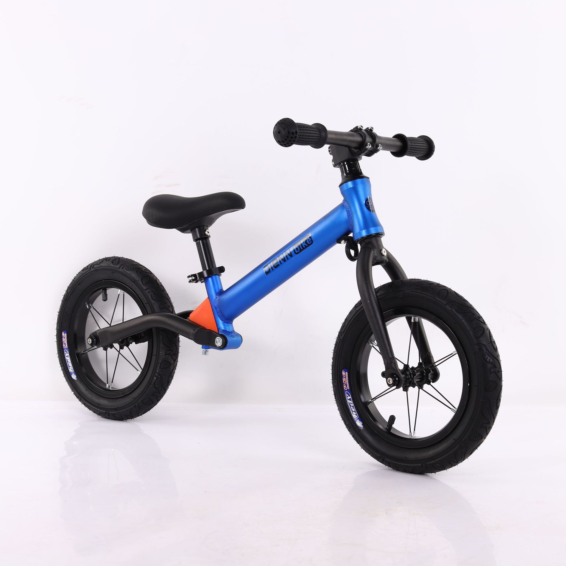 铝合金儿童滑行平衡车 幼轮无脚踏滑步车 遛遛学步儿两车厂家直供