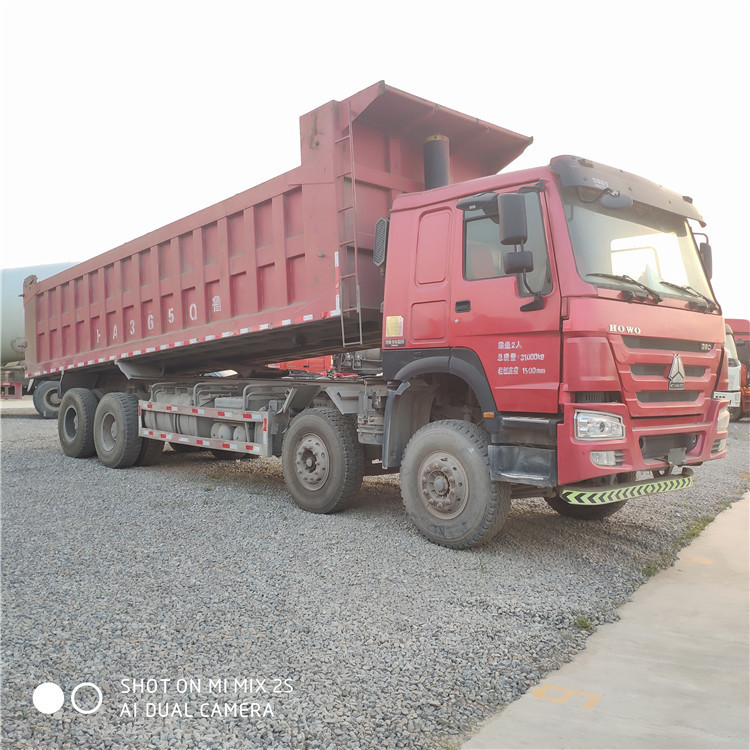 个人二手德龙前四后八工程自卸车三桥翻斗车7.4米长包过户可分期