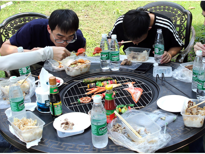 户外烧烤桌碳烧烤桌休闲电烤桌庭院室外露天烧烤户外铸铝桌椅