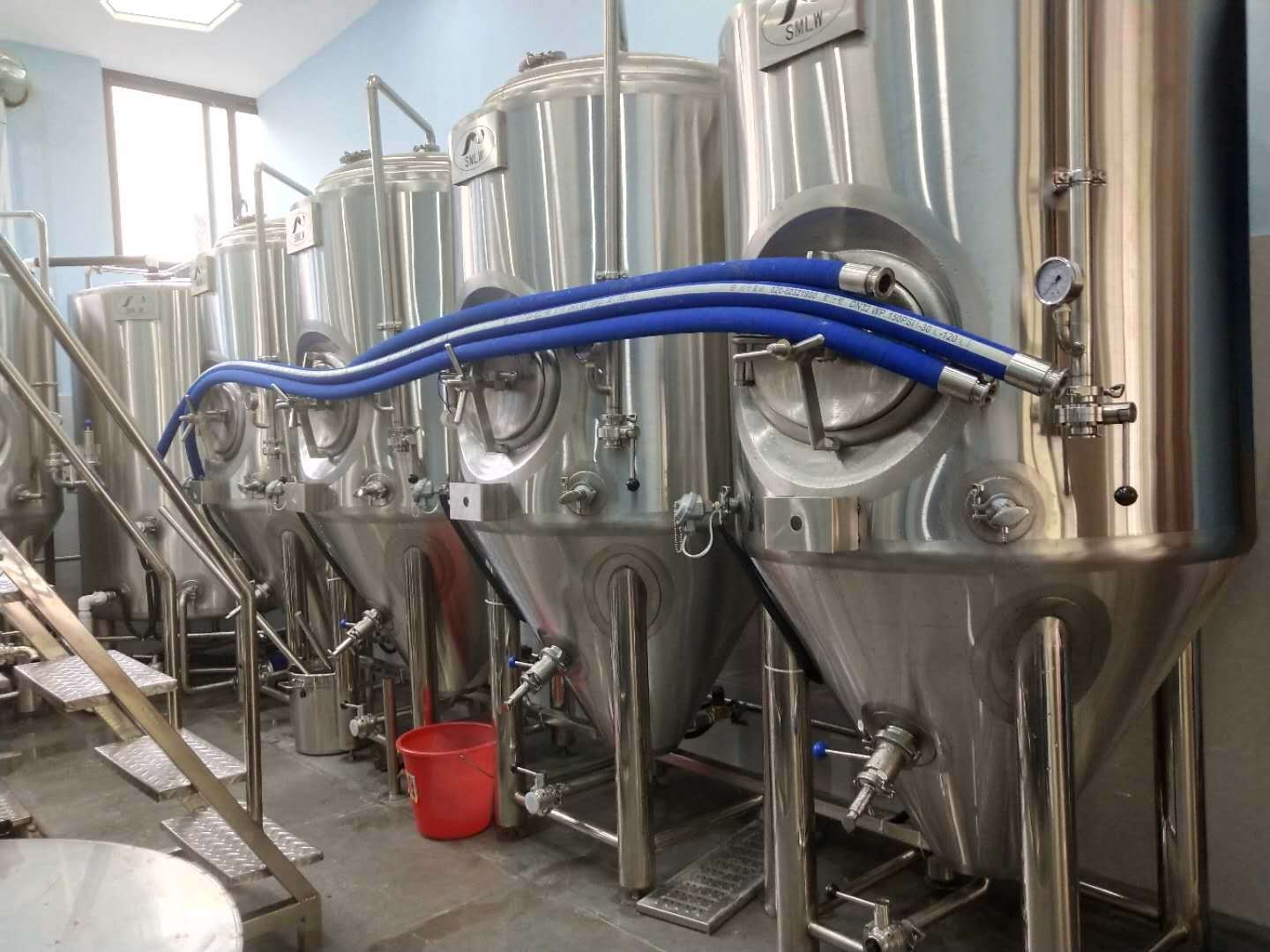 自酿啤酒设备 德式自酿啤酒设备生产厂家