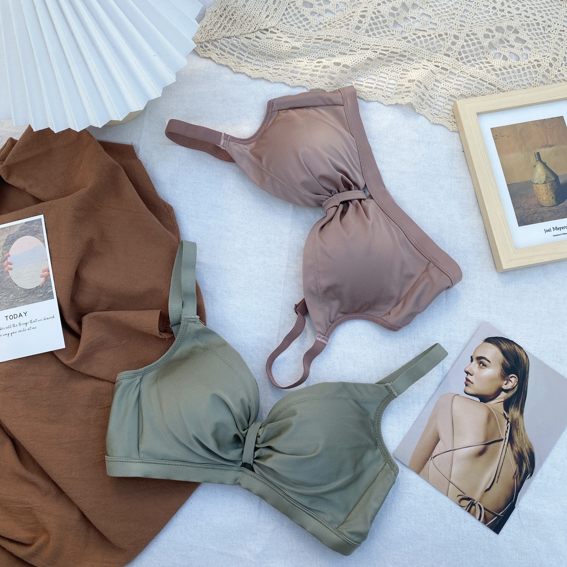 真丝光面调整型文胸三排扣无钢圈薄款桑蚕丝内衣小胸罩透气聚拢杯