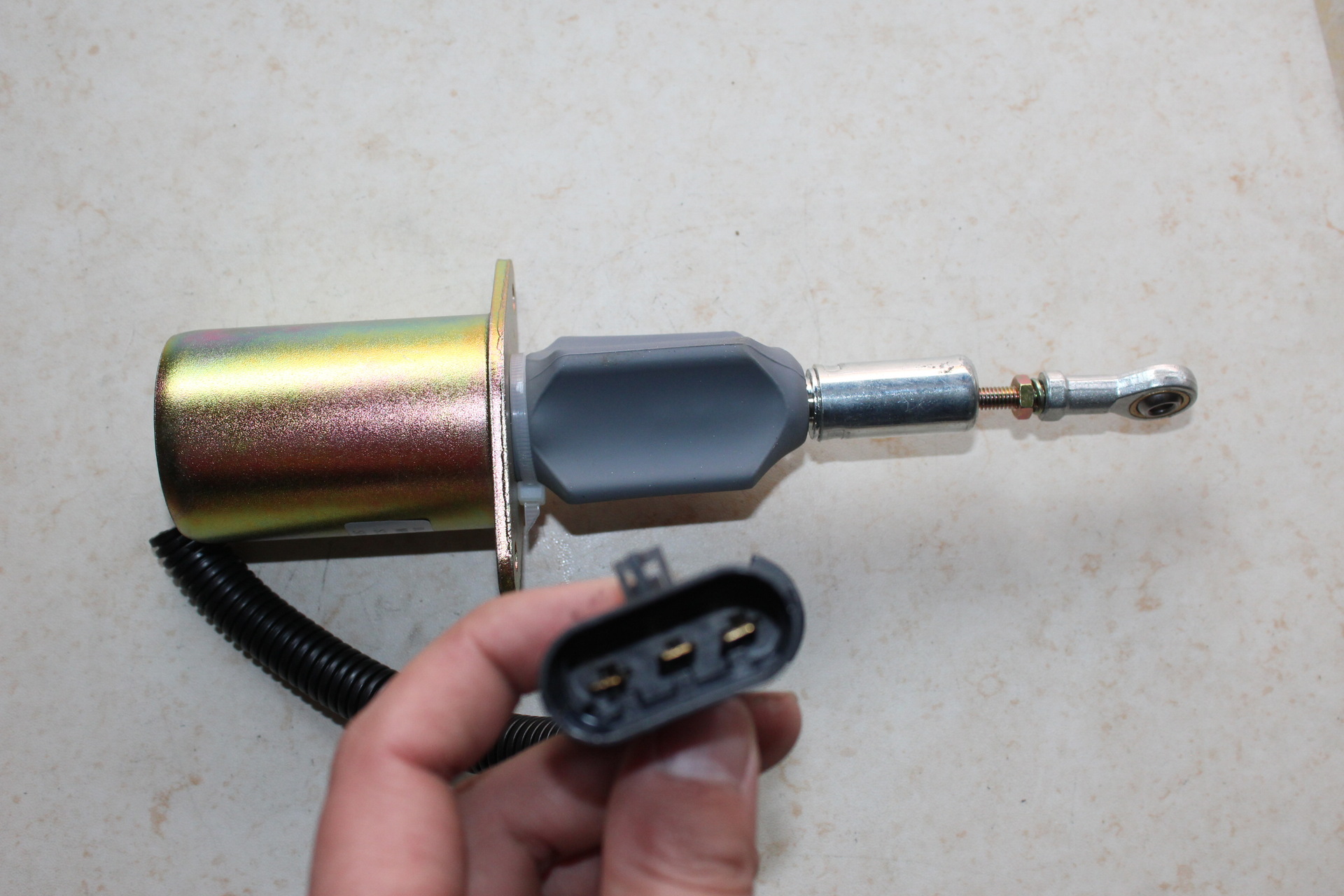 挖掘机配件 3939019 熄火开关 r320lc-7 履带挖掘机24v熄火电磁阀