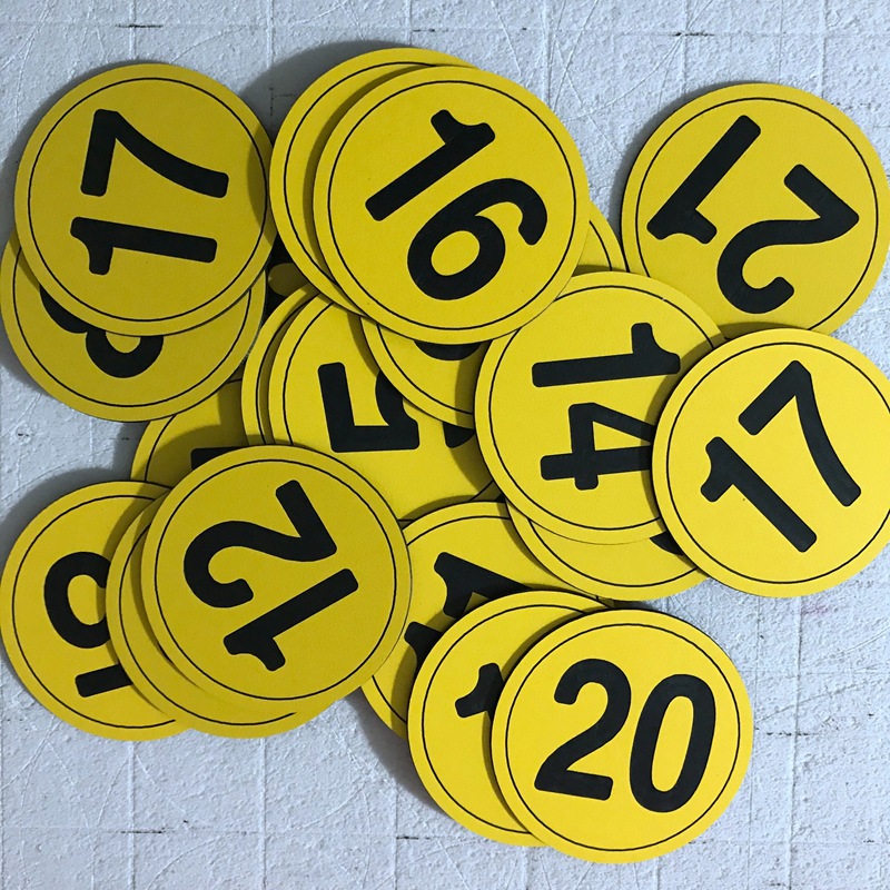 包邮比赛号码牌模特腰牌选手数字编号牌舞蹈辩论赛双色板胸牌