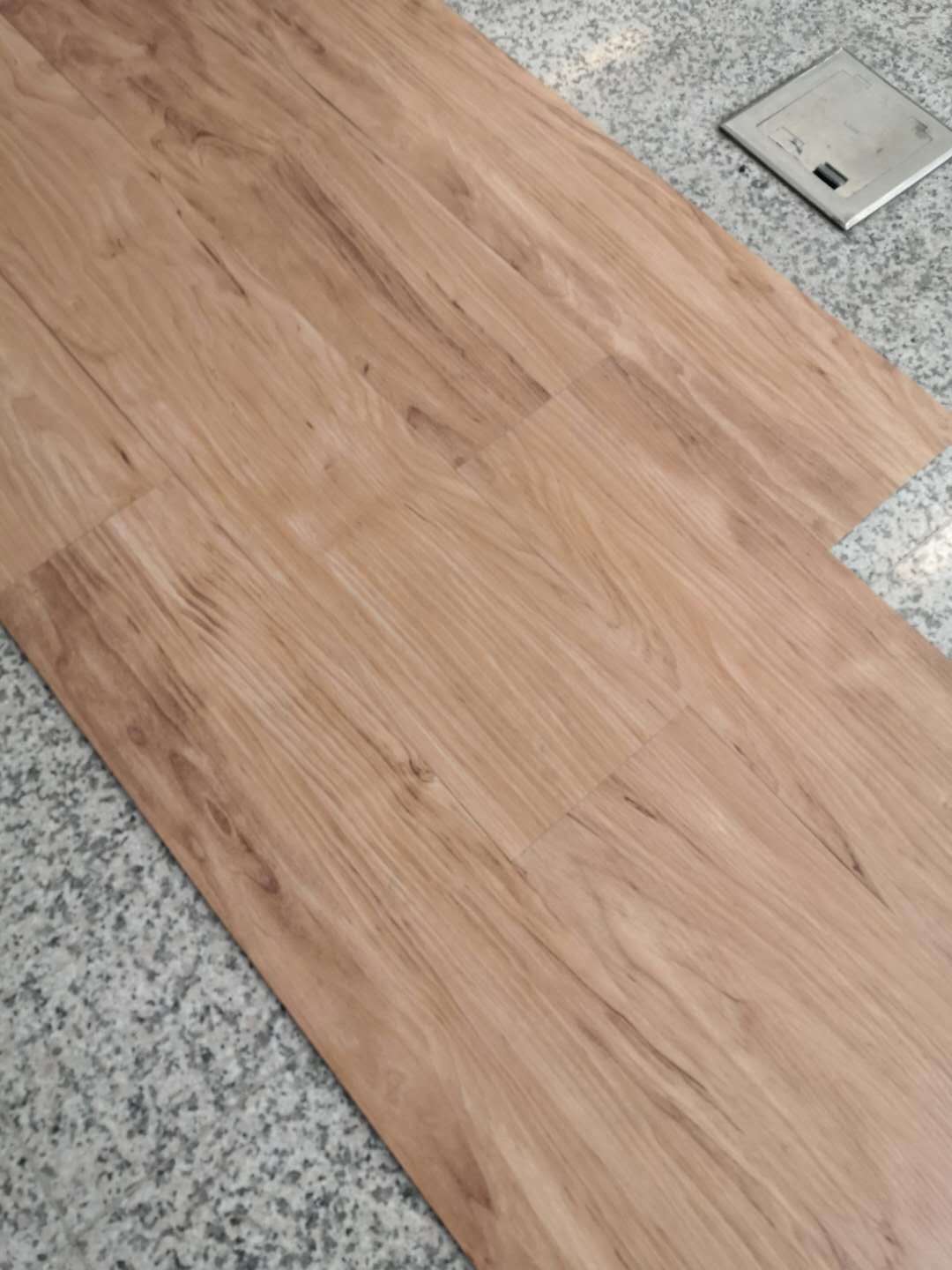 pvc免胶免扣自沉自吸磁性lvt地板防火环保直放办公室商用石塑地板