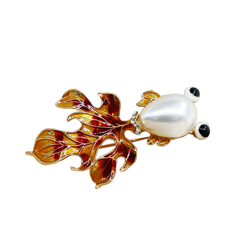 跨境新款韩版动物胸针个性珍珠金鱼胸花女气质百搭款防走光brooch