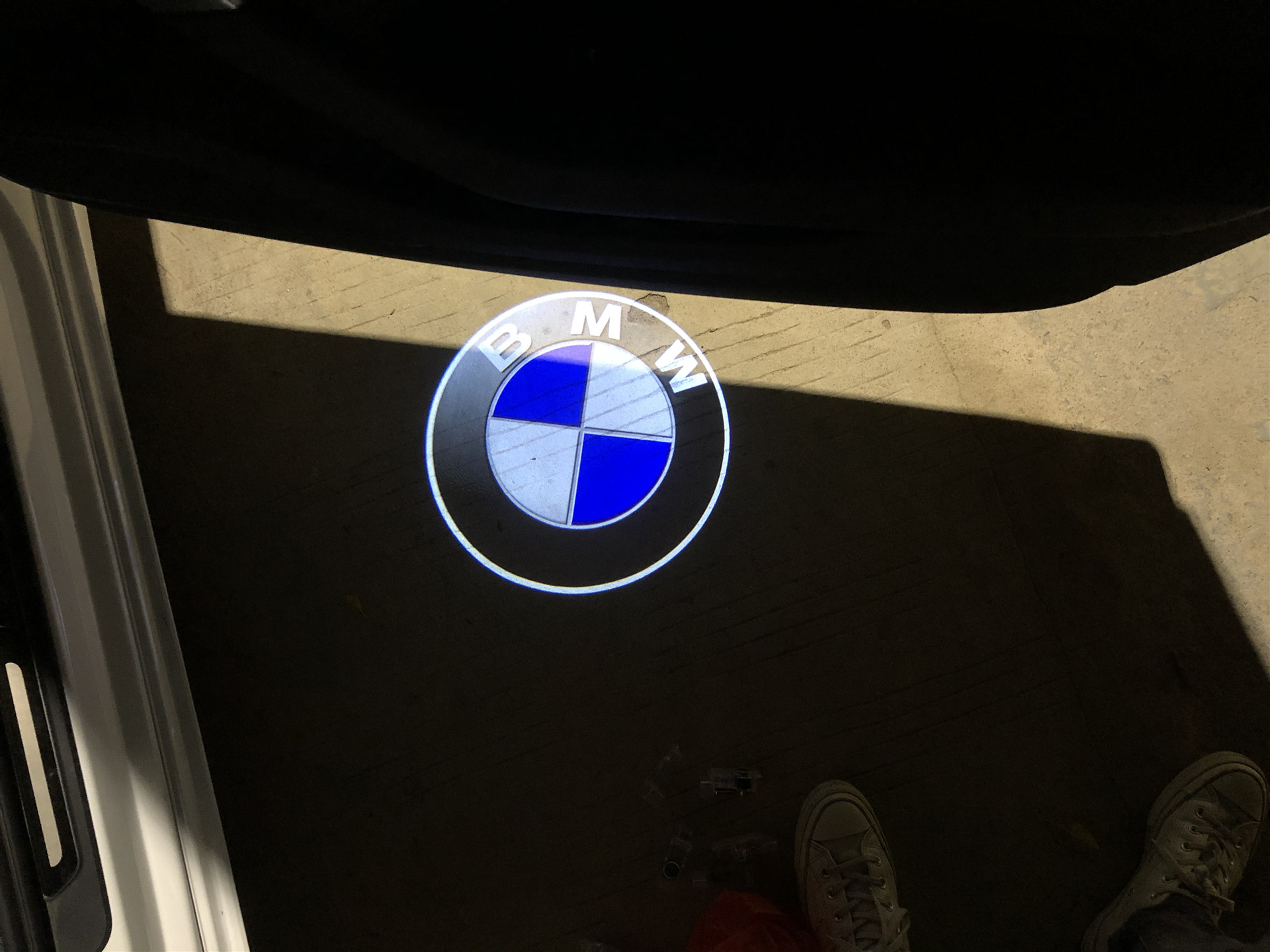 适用于宝马迎宾灯新3系5系x3 x5 g20 g30led照地灯投影灯车门灯