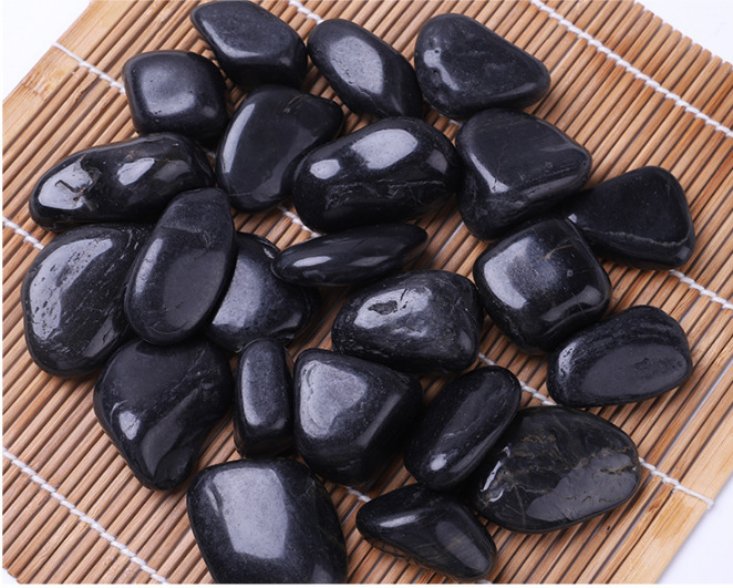 黑色鹅卵石 天然黑色抛光雨花石头 铺路园林造景水池垫底亮光石子