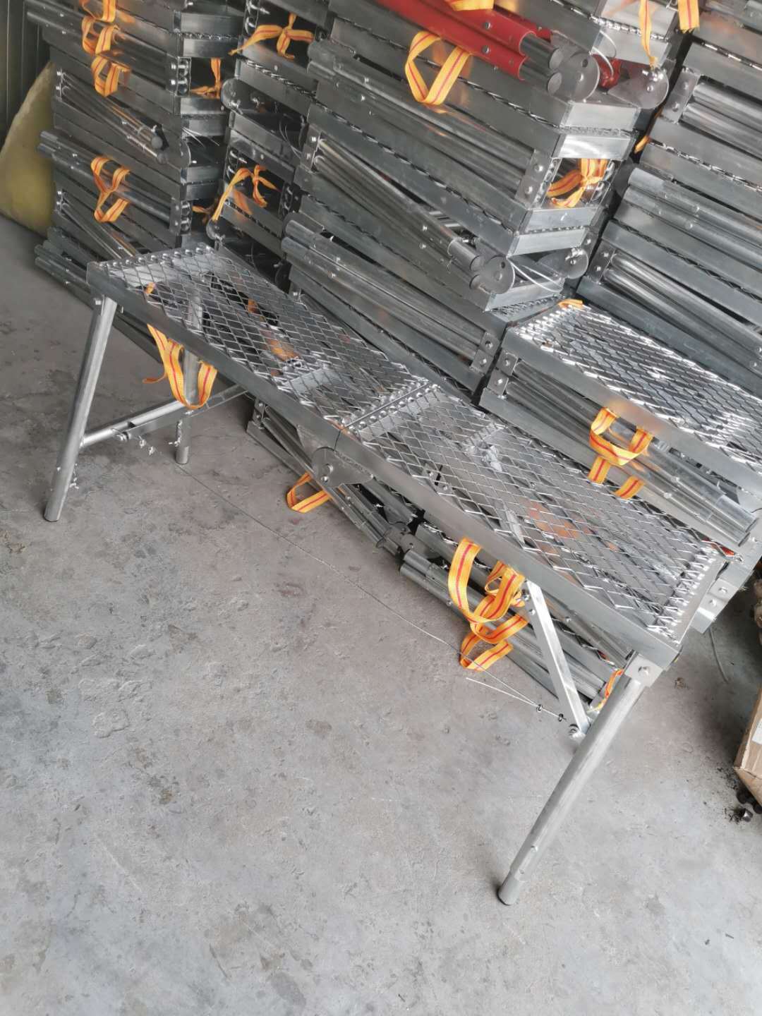 厂家直销便携式脚手架折叠马凳折叠脚手架室内装修升降脚手架马镫