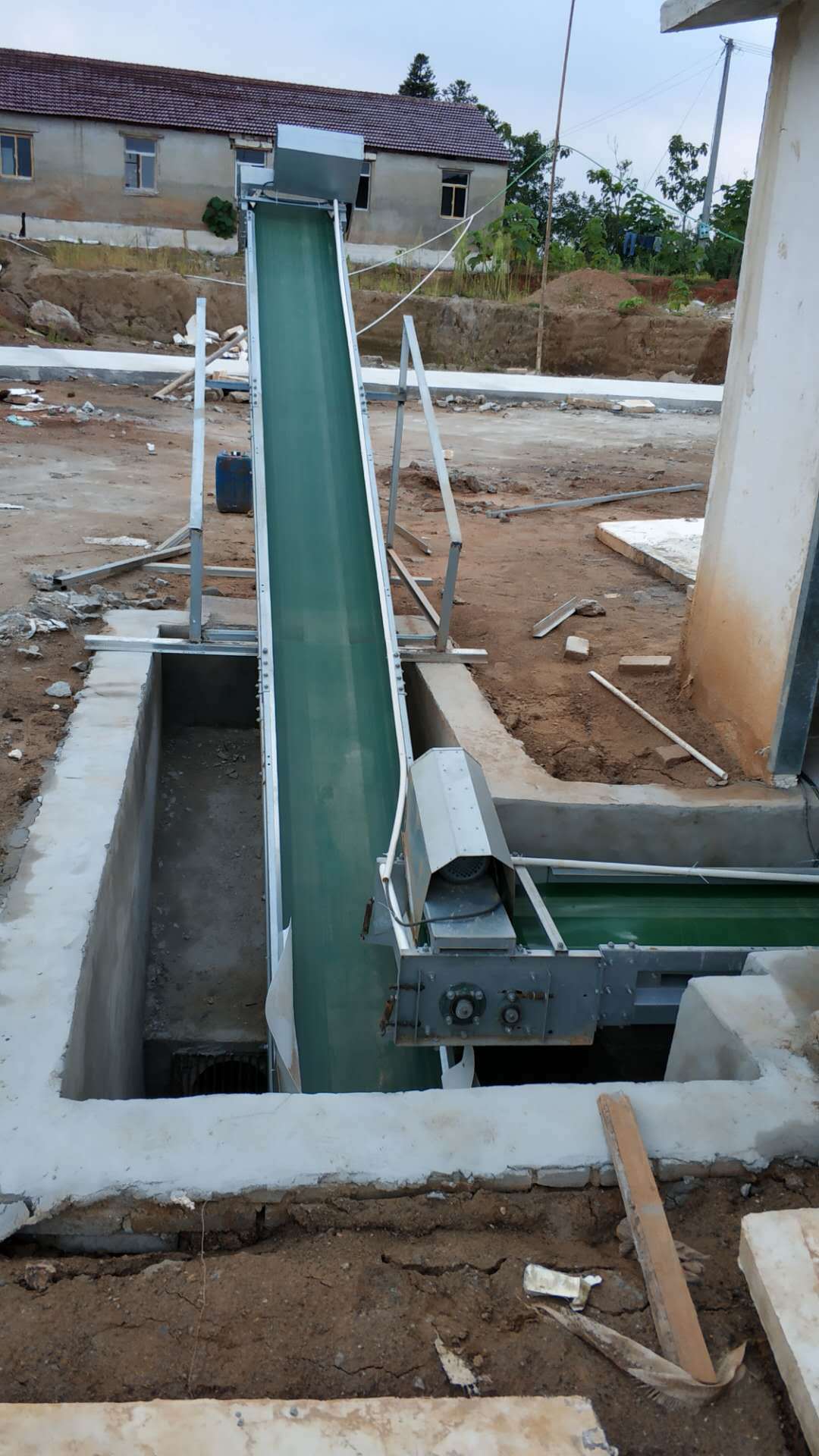 传输带清粪 带式清粪机 阶梯式出粪设备 横斜向出粪 银星畜牧设备