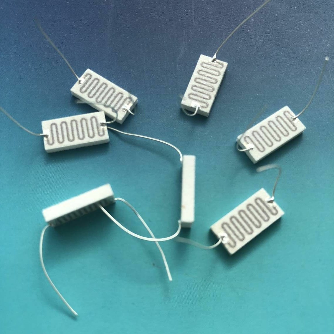 陶瓷加热片,陶瓷雾化芯,多孔陶瓷发热片,cbd雾化器,雾化芯