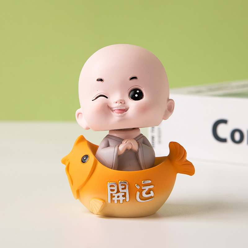 车载树脂萌乐小和尚弹簧公仔 创意礼品汽车 家居摆件定制