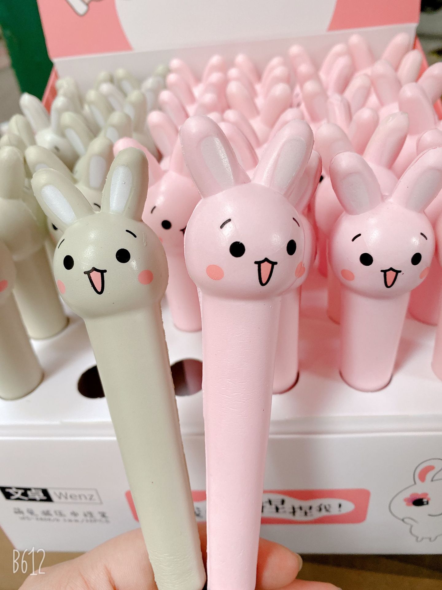 文卓6808萌宠兔子捏捏乐减压中性笔可爱小兔子软绵绵慢回弹解压笔