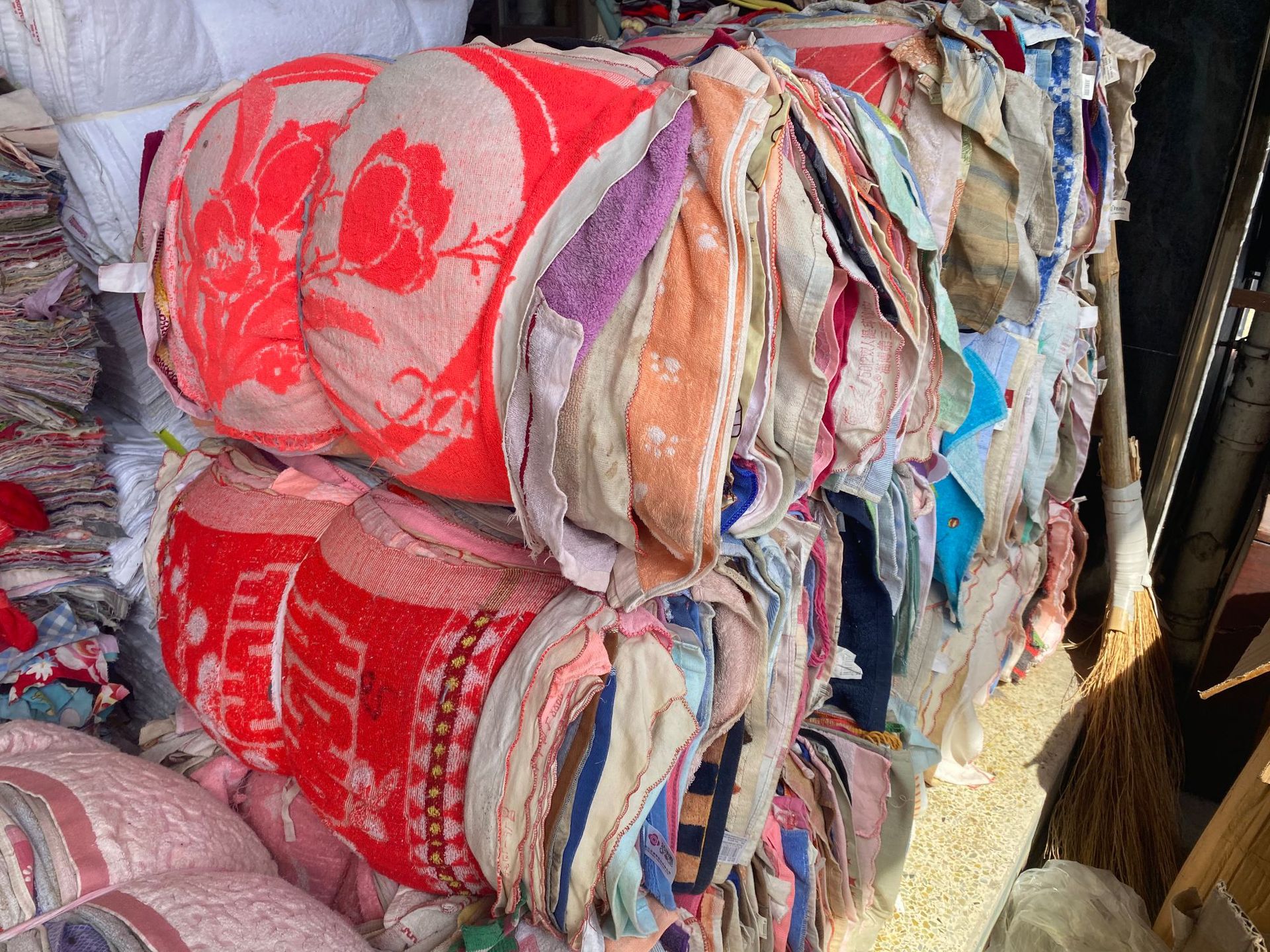 厂家直批 杂色擦拭布棉废布头吸水吸油破布旧毛巾白毛巾工业抹布