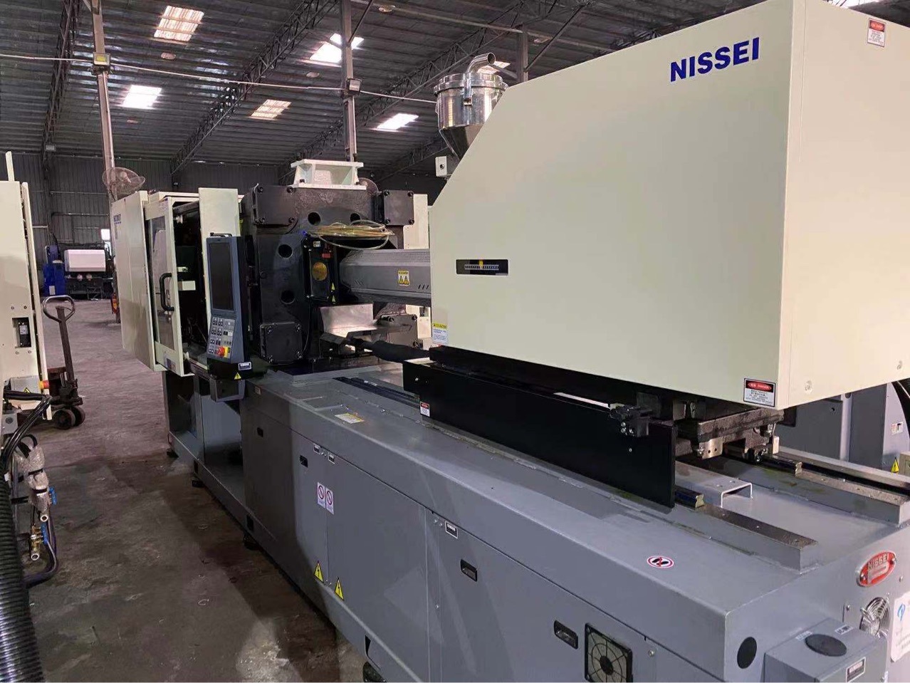 产品用途商用型号日精180品牌其他种类卧式曲肘注塑机商品属性广东省