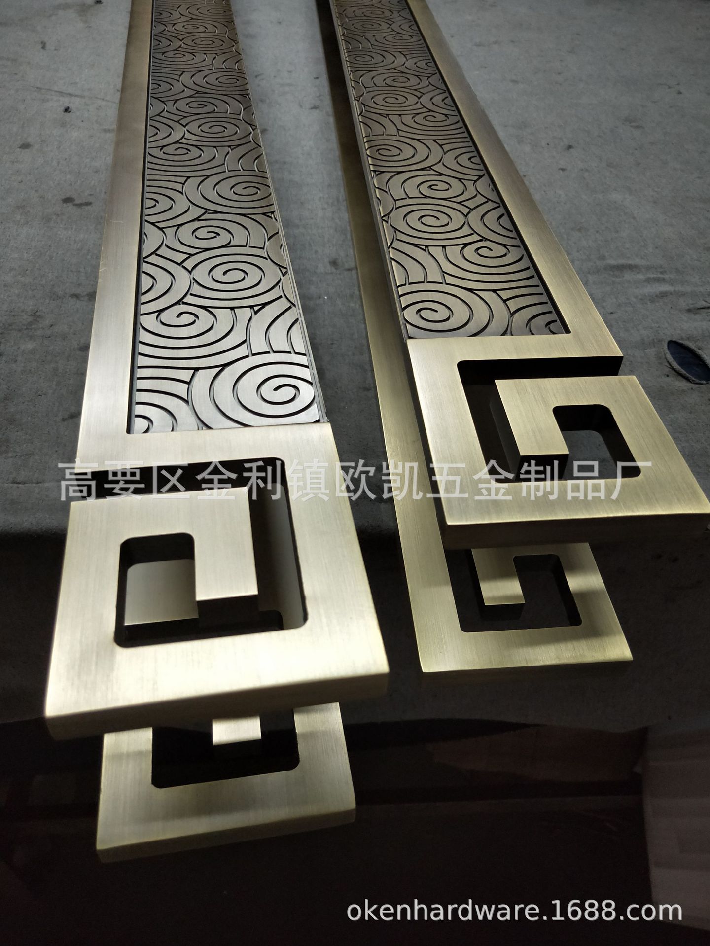 供应纯黄铜雕刻祥云豪华大门拉手酒店别墅铜门高档仿古木门把手厂