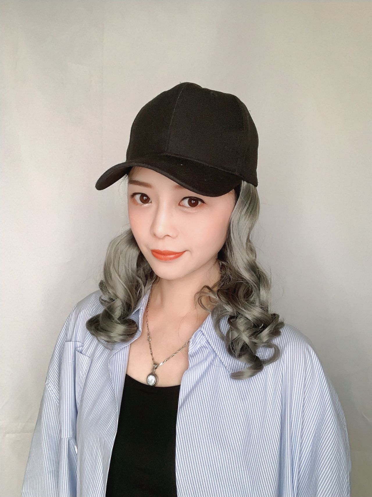 棒球帽假发帽一体时尚中长卷发鸭舌帽女短发仿真假发可拆卸春夏款