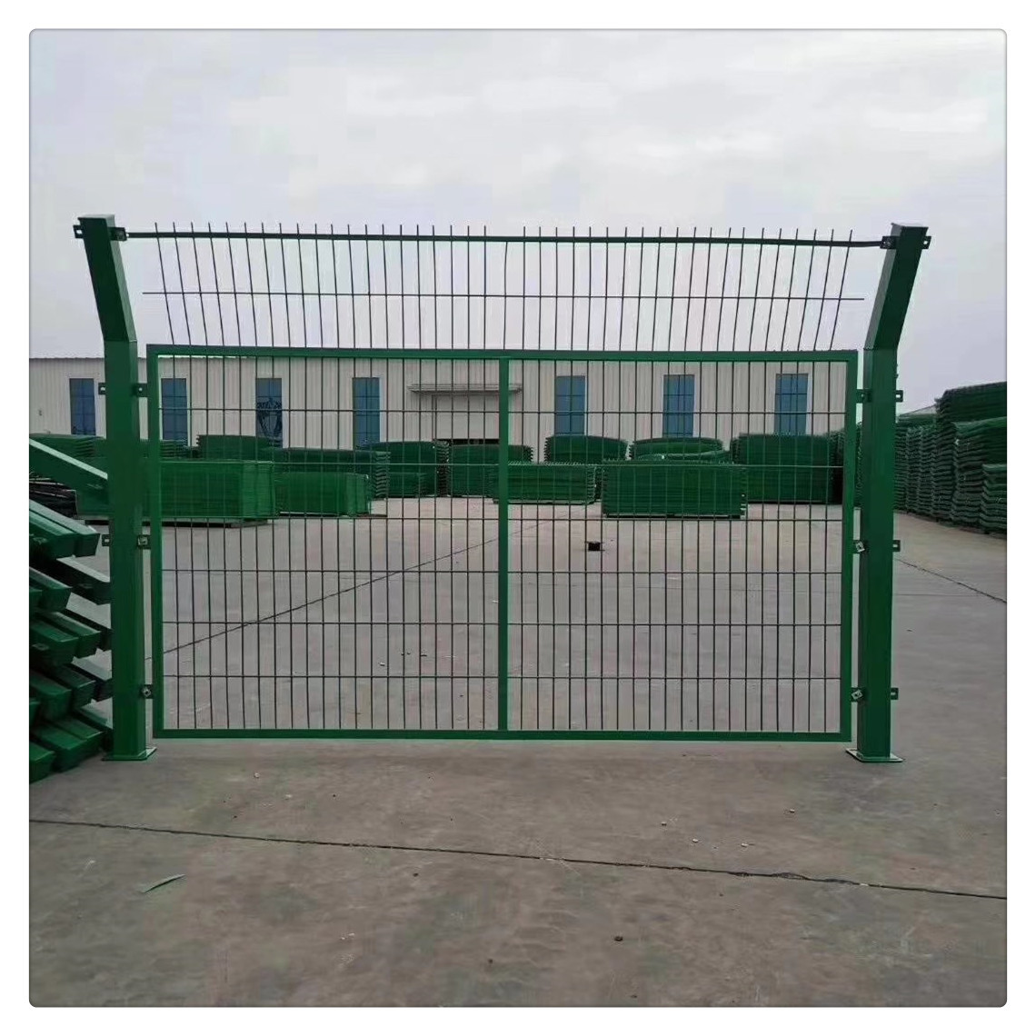 圈地框架隔离围栏绿色铁丝网工地防护隔离网园林铁栅栏生产厂家