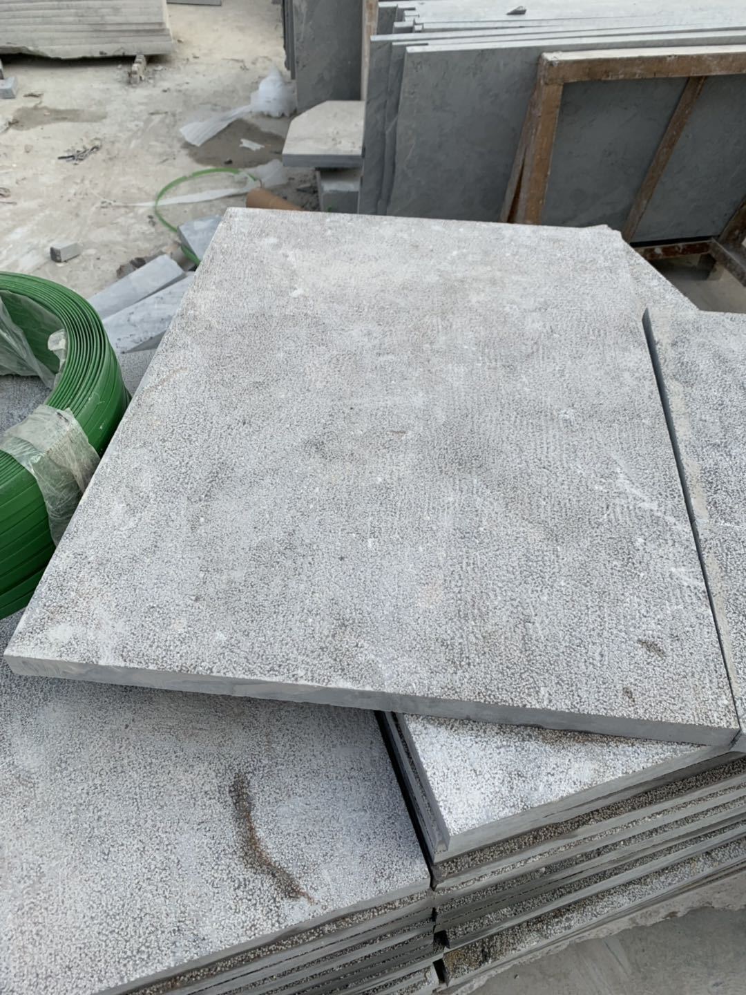 嘉祥青石板 厂家直销麻面青石板防滑荔枝面广场用荔枝面石板