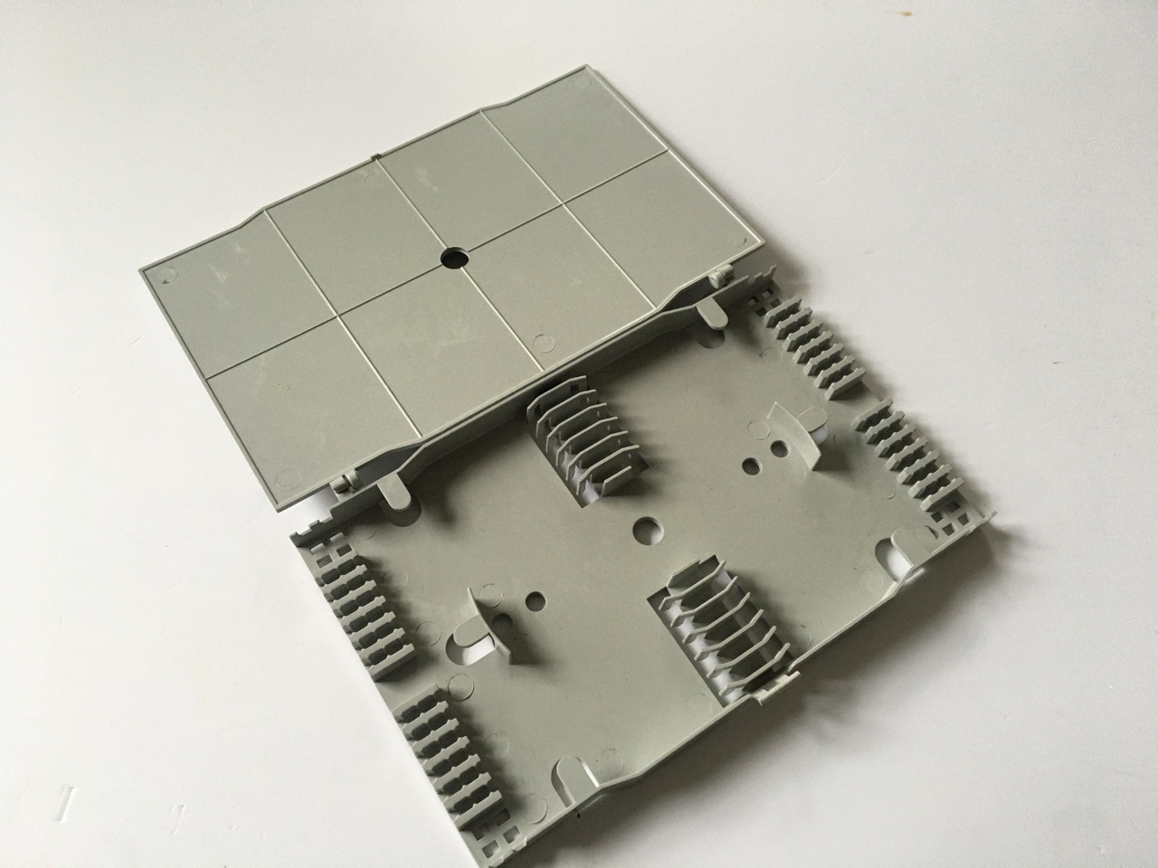 厂家直销12芯熔纤盘塑料24芯光纤直熔盘黑灰接线盘光缆终端熔纤盒