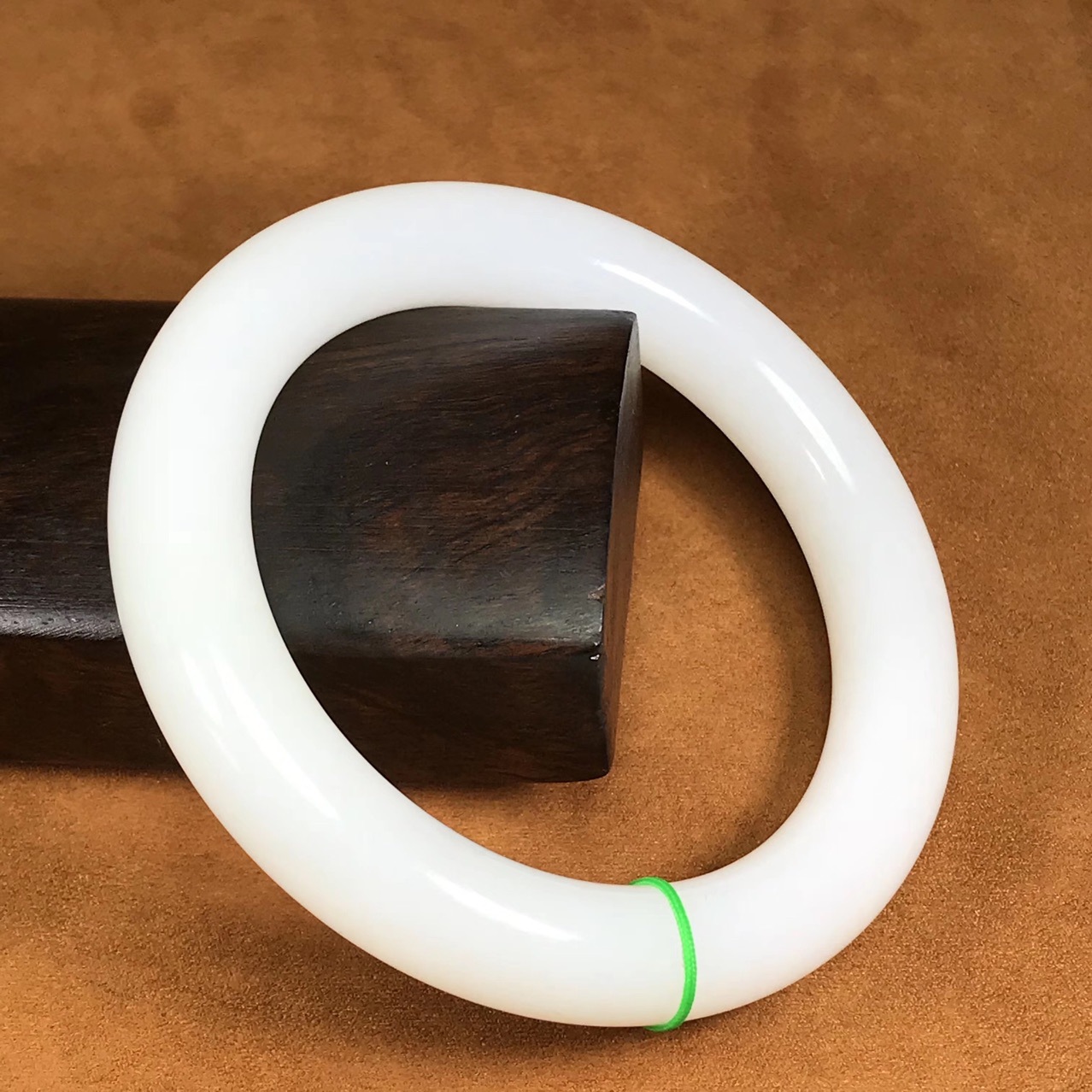 新疆和田玉羊脂玉手镯白玉手镯带证书收藏工艺品厂家直销一件带发