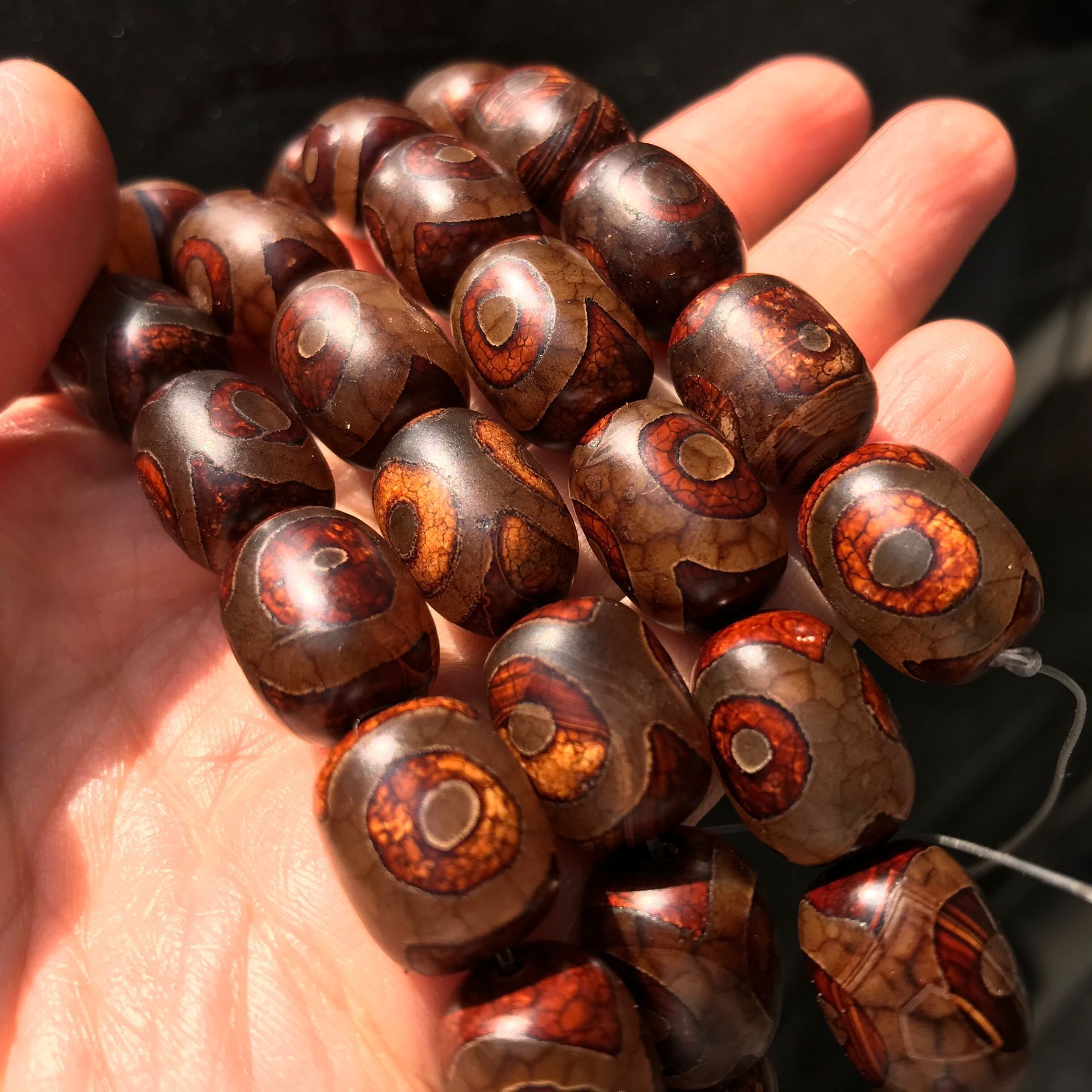 厂家供应做旧三眼天珠桶珠 复古三眼天珠鼓珠 玛瑙天珠长条