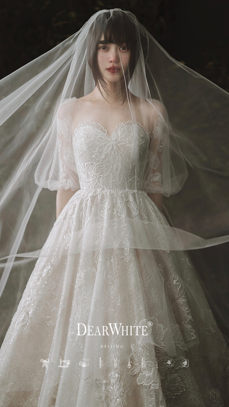新款拖尾婚纱