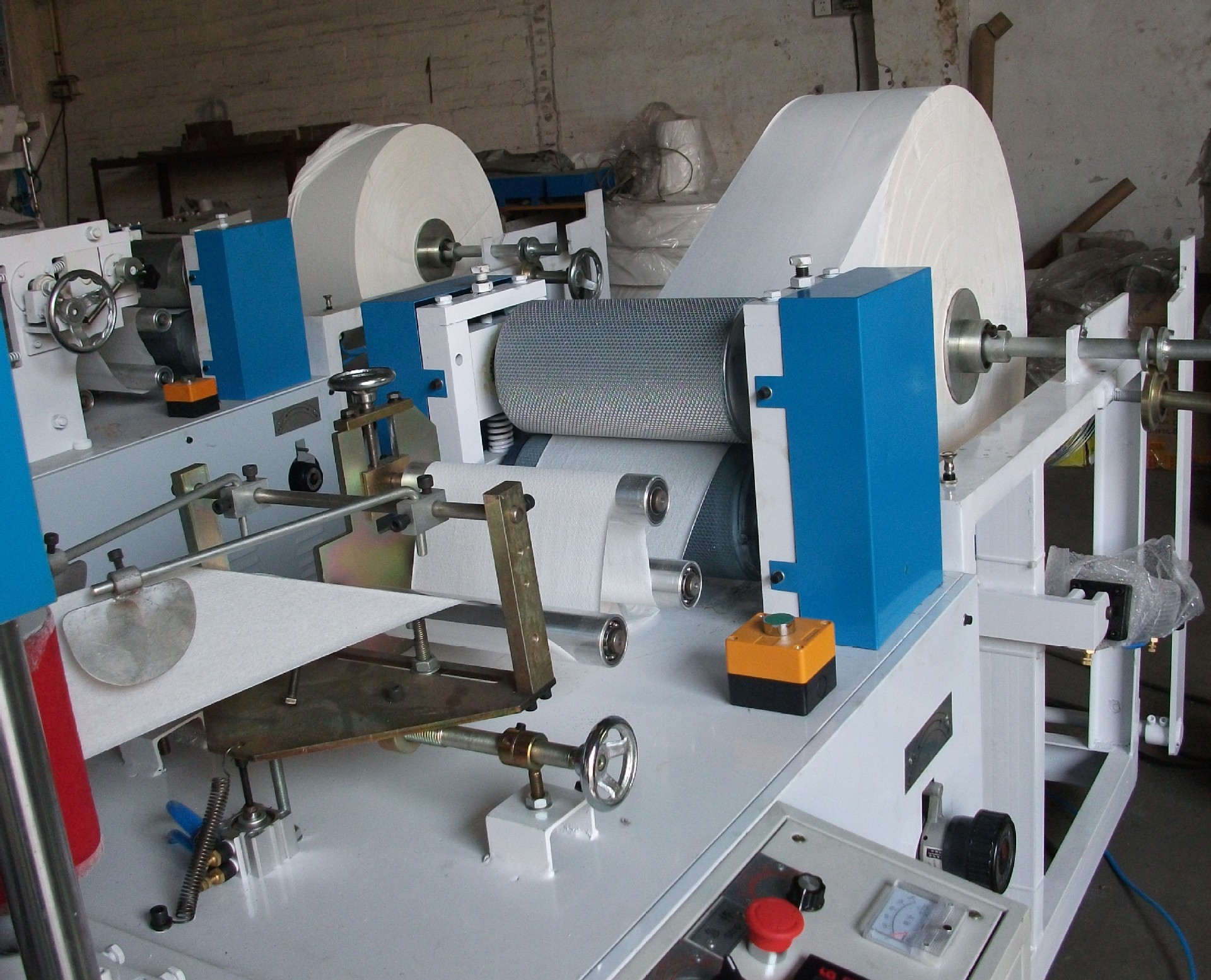 餐巾纸生产机械设备230mm无印刷餐巾纸压花折叠机厂家