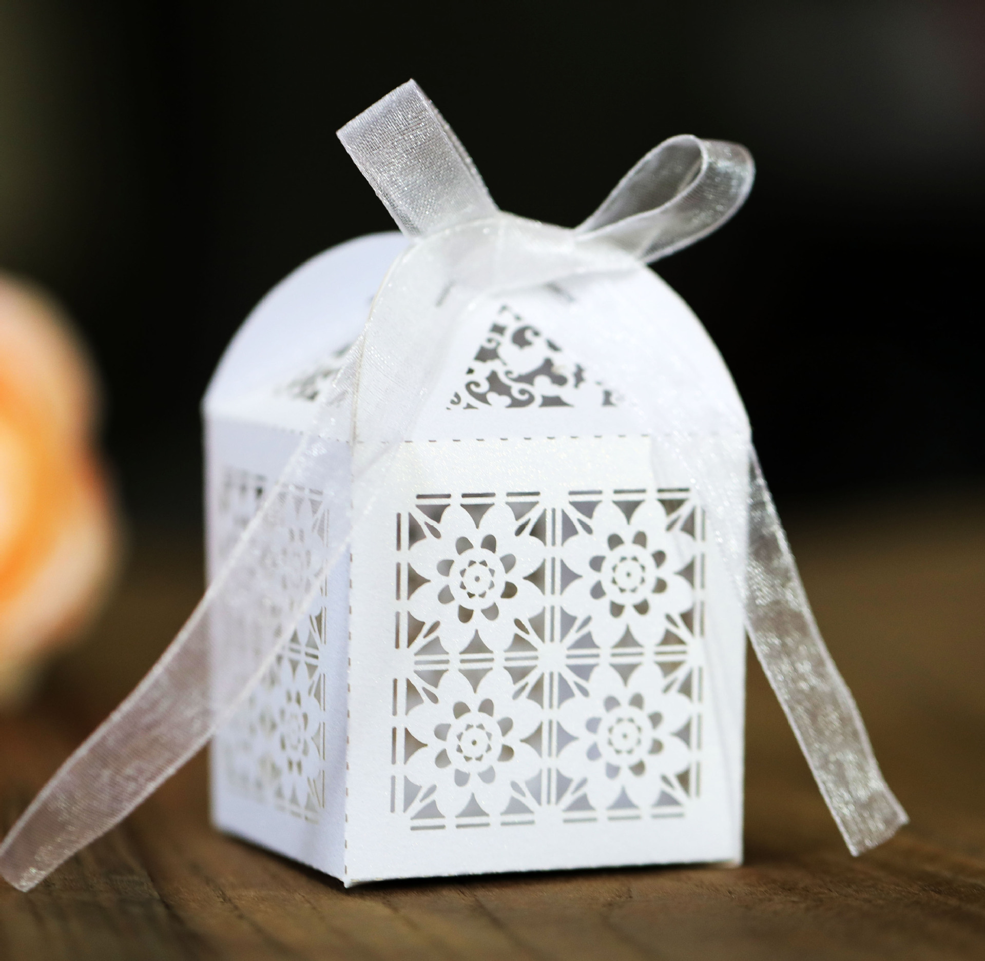 亚马逊激光镂空包装盒 玫瑰花纸盒 节日巧克力窗花喜糖盒福建批发