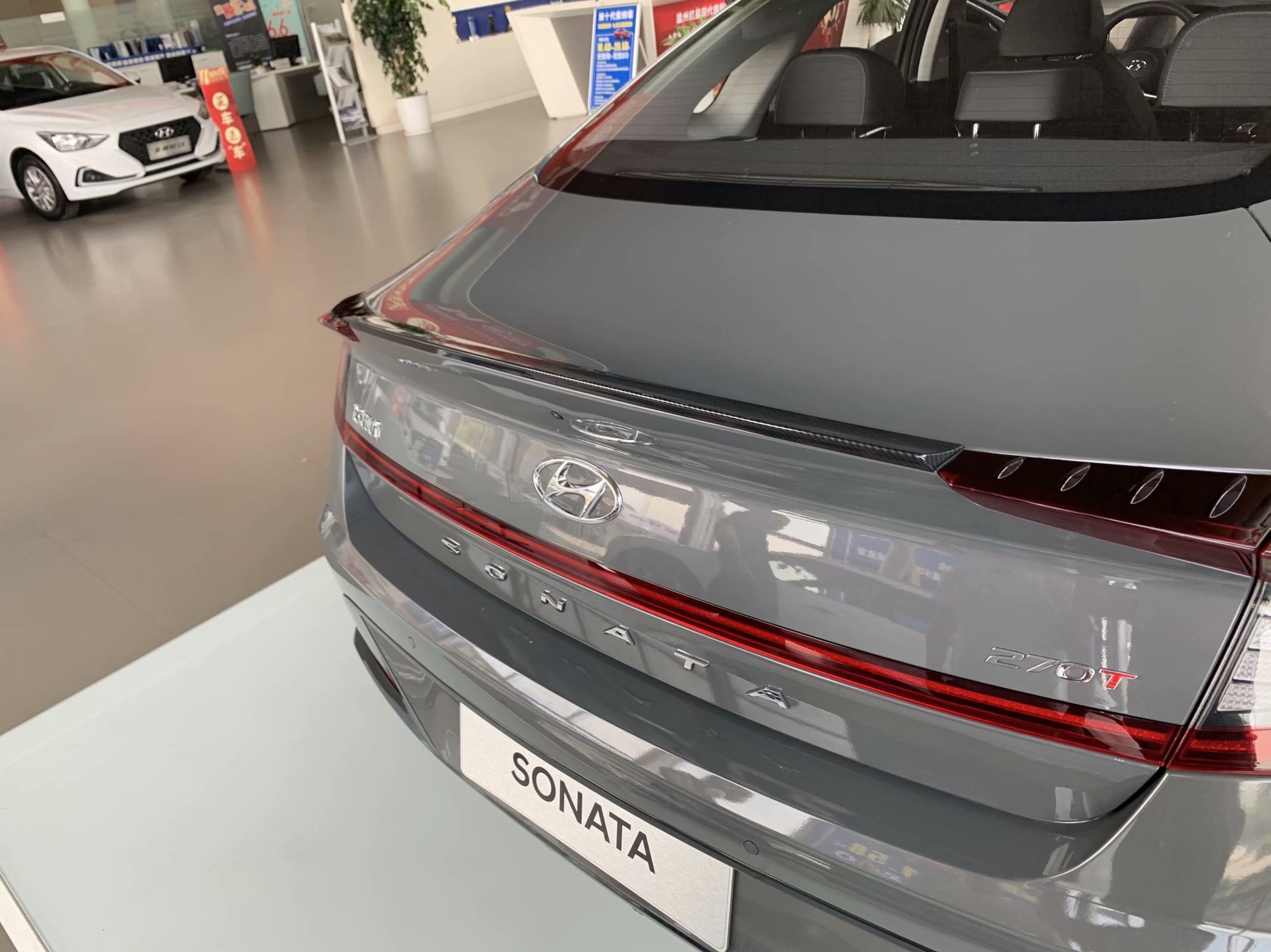 适用2020款现代十代索纳塔改装尾翼后备箱亮片贴装饰