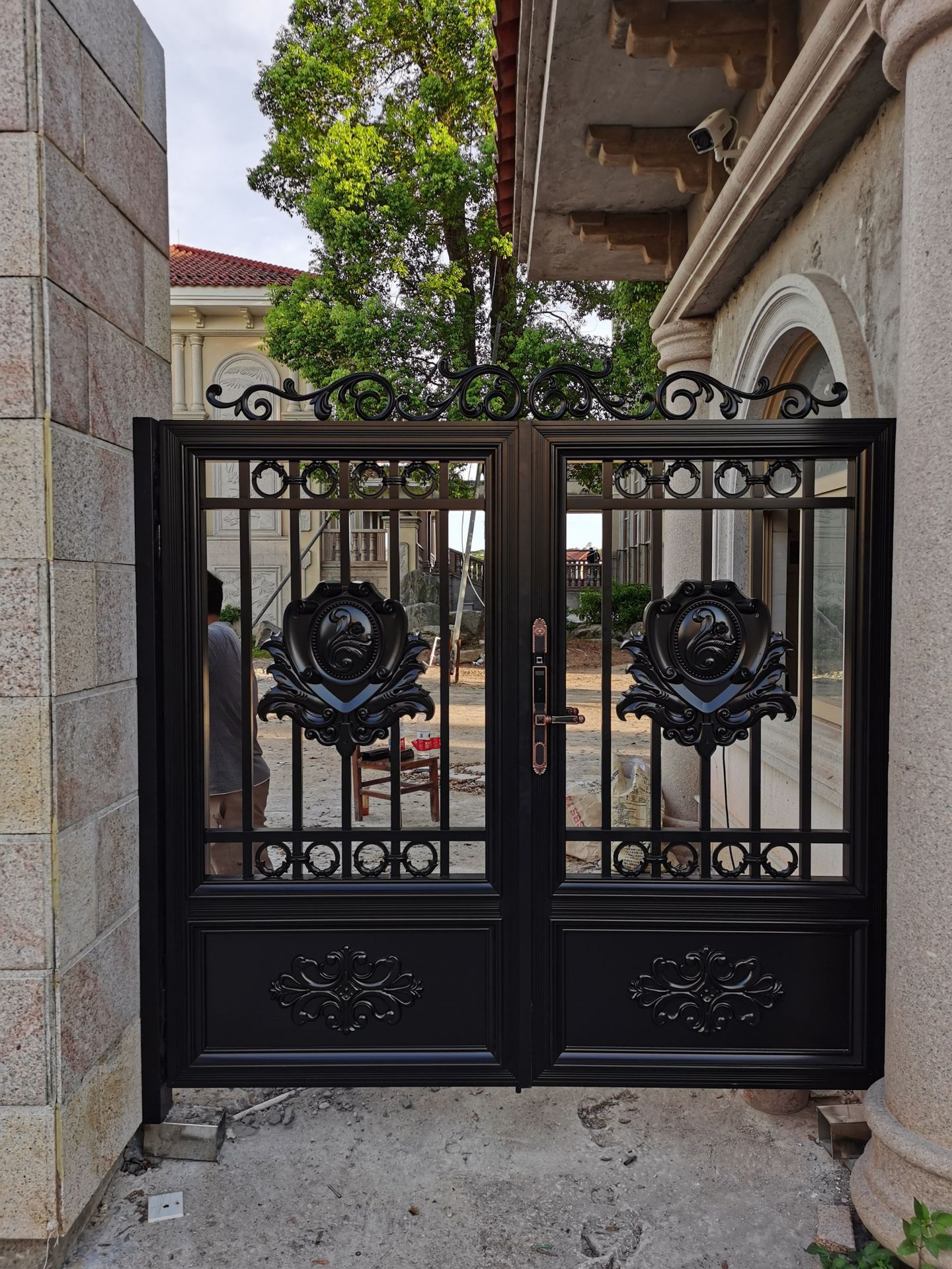 供应铝艺大门别墅门庭院门消防门乡村小洋房门楼