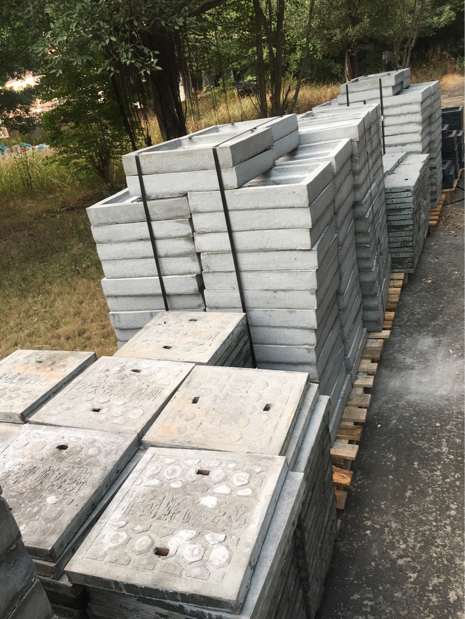 水泥井盖方形预制钢筋混凝土视频监控井盖