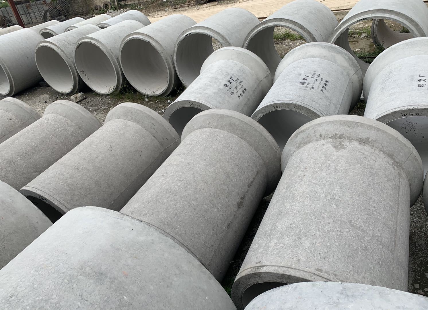 龙昊下水道水泥管300/400/600钢筋水泥管排水承插水泥管混泥土