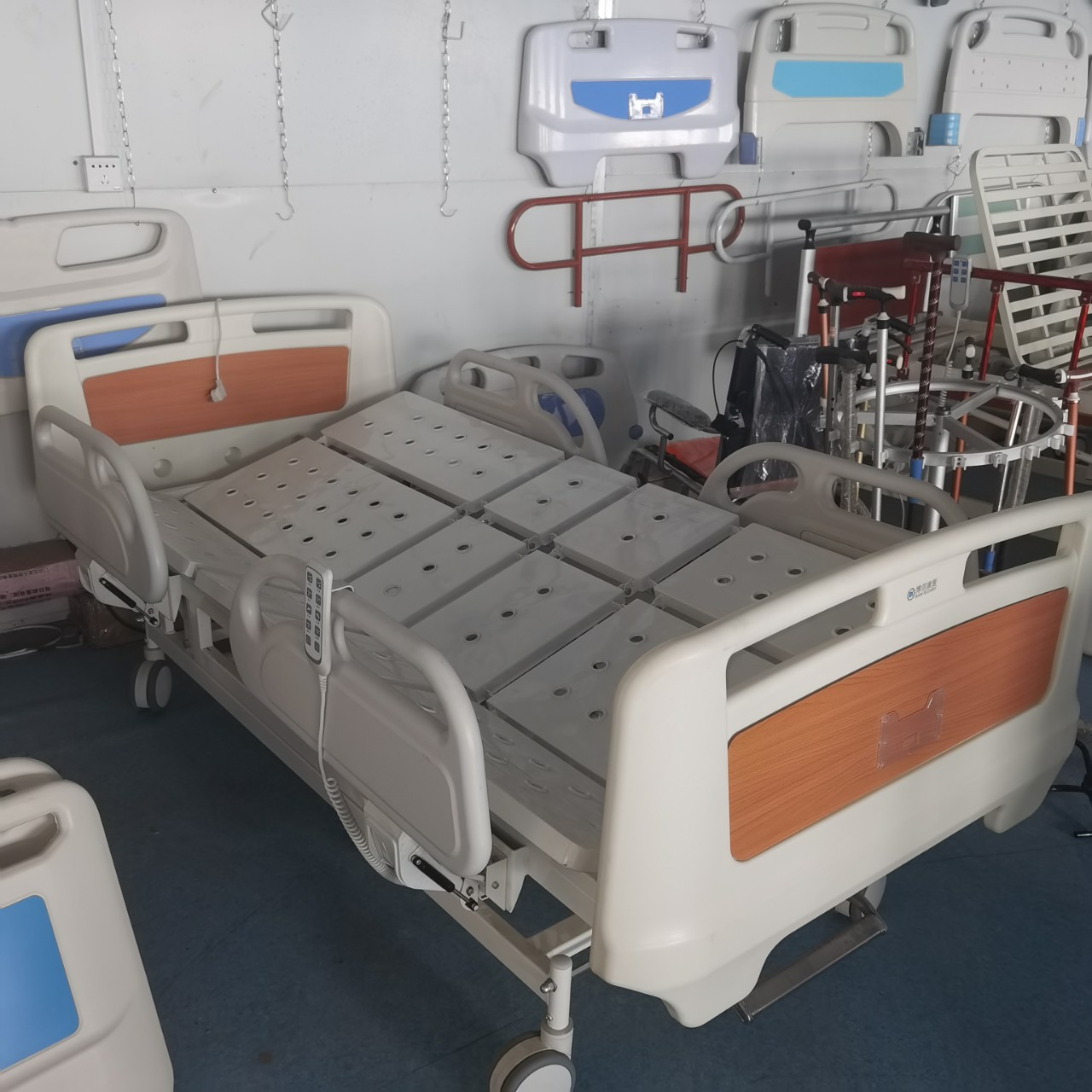 医院用多功能遥控一体电动家用护理床 左右翻身床icu陪护病床厂家