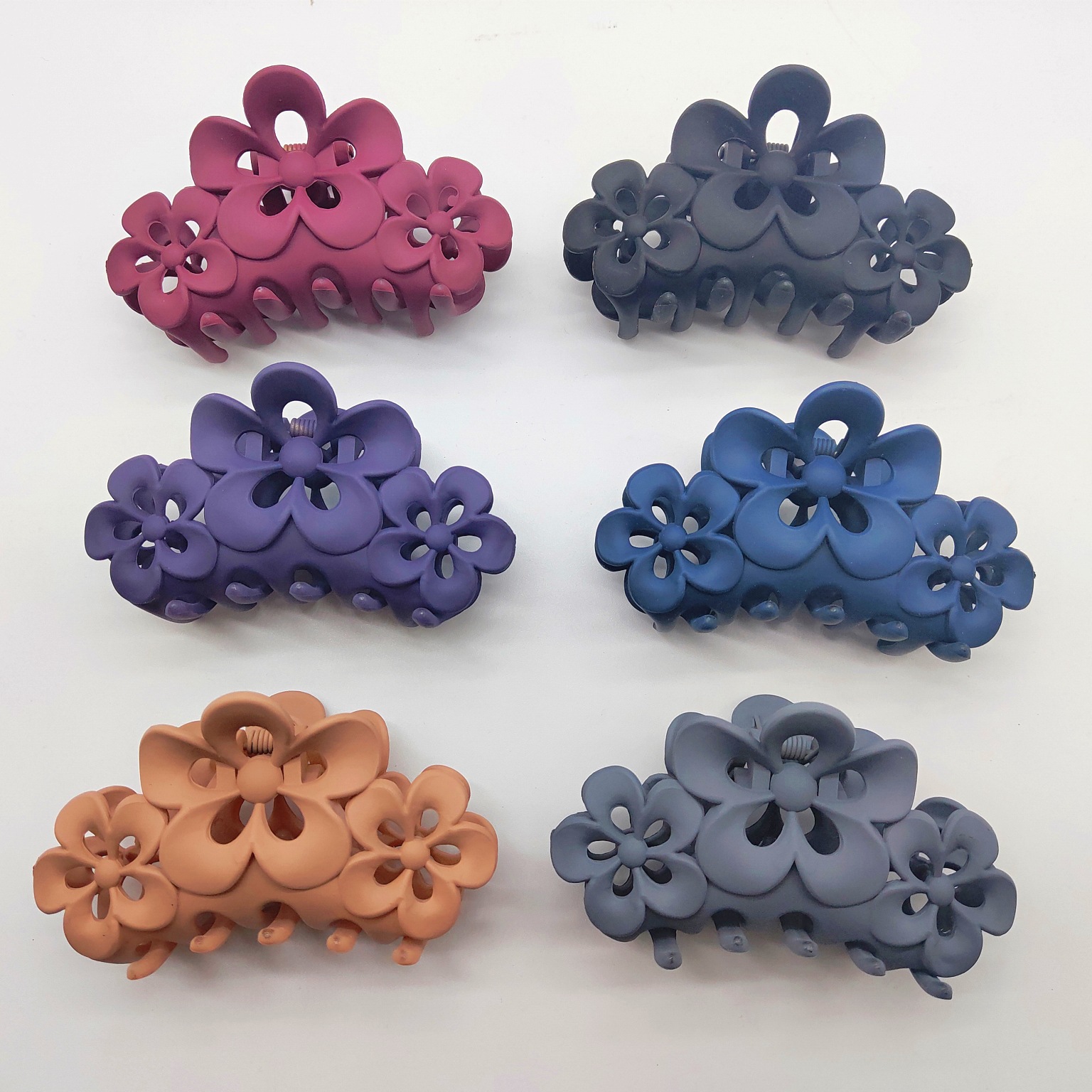 Factory Direct Sales Korean Hair Accessories Solid Color Frosted Three Flowers Rubber Paint Barrettes Bath Grip Hair Clip