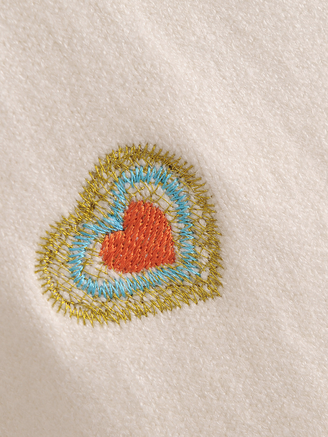 11-韩版女装批发2020秋冬季新款 立领心形刺绣长袖开衫毛衣女