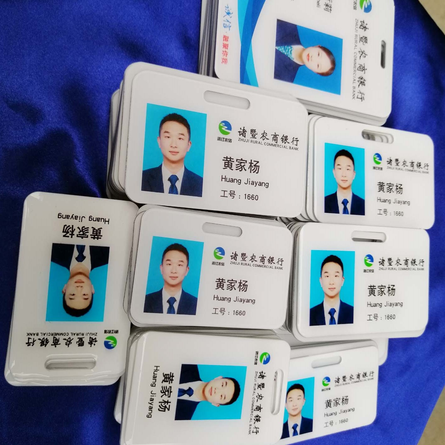 胸牌人像工作证员工胸卡媒体参观出入亚克力pvc胸牌工作证卡制作