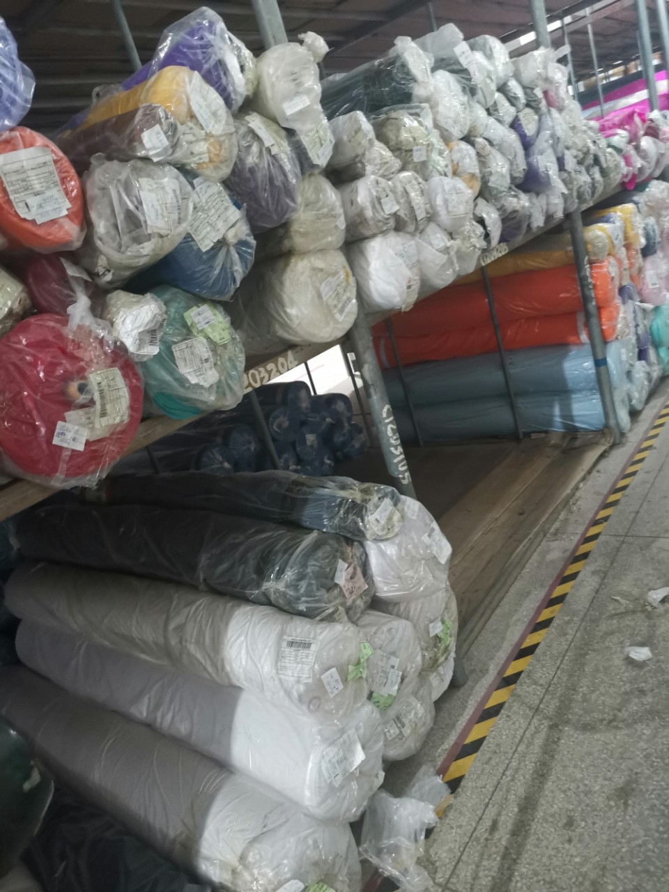 江西萍乡收购回收布料皮革真皮五金拉链织带线松紧魔术贴袋子针车