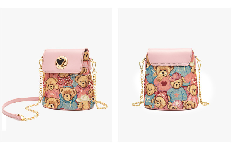 品牌小熊依恋是否出口否外袋种类挖袋提拎部件软把硬度软图案动物包