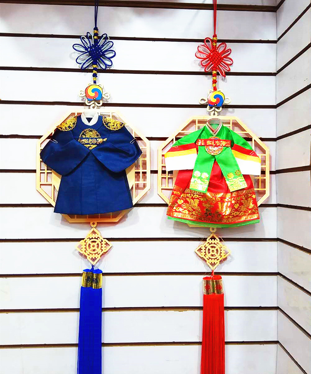 韩国民俗工艺品挂件朝鲜族情侣韩服结流苏挂饰韩式餐厅壁饰