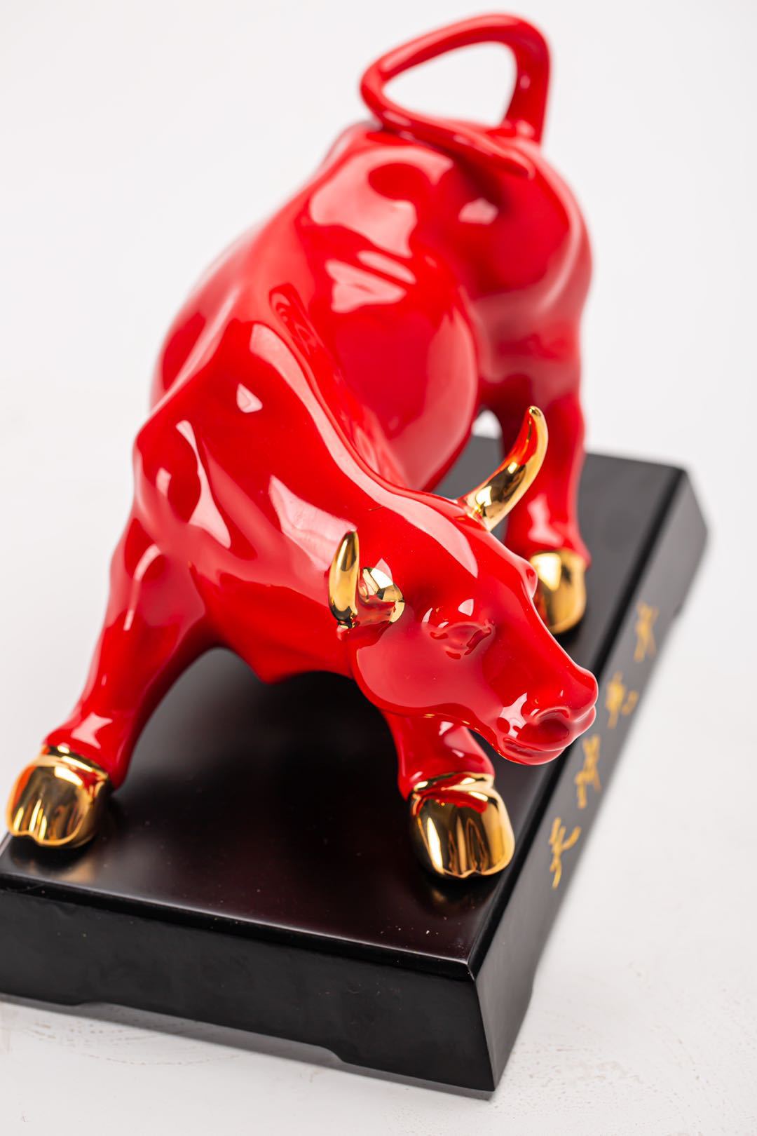 8 kg材质:陶瓷色彩:红釉  白釉  描金底座:木质定制:文字尺寸:大小