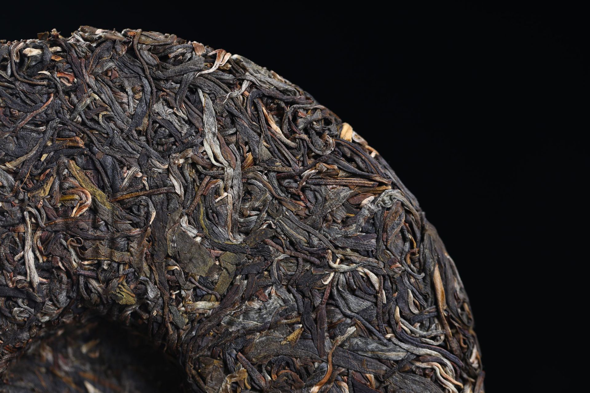 厂家批发云南普洱茶叶生茶饼曼撒七子饼单株明前头春普洱茶饼生普