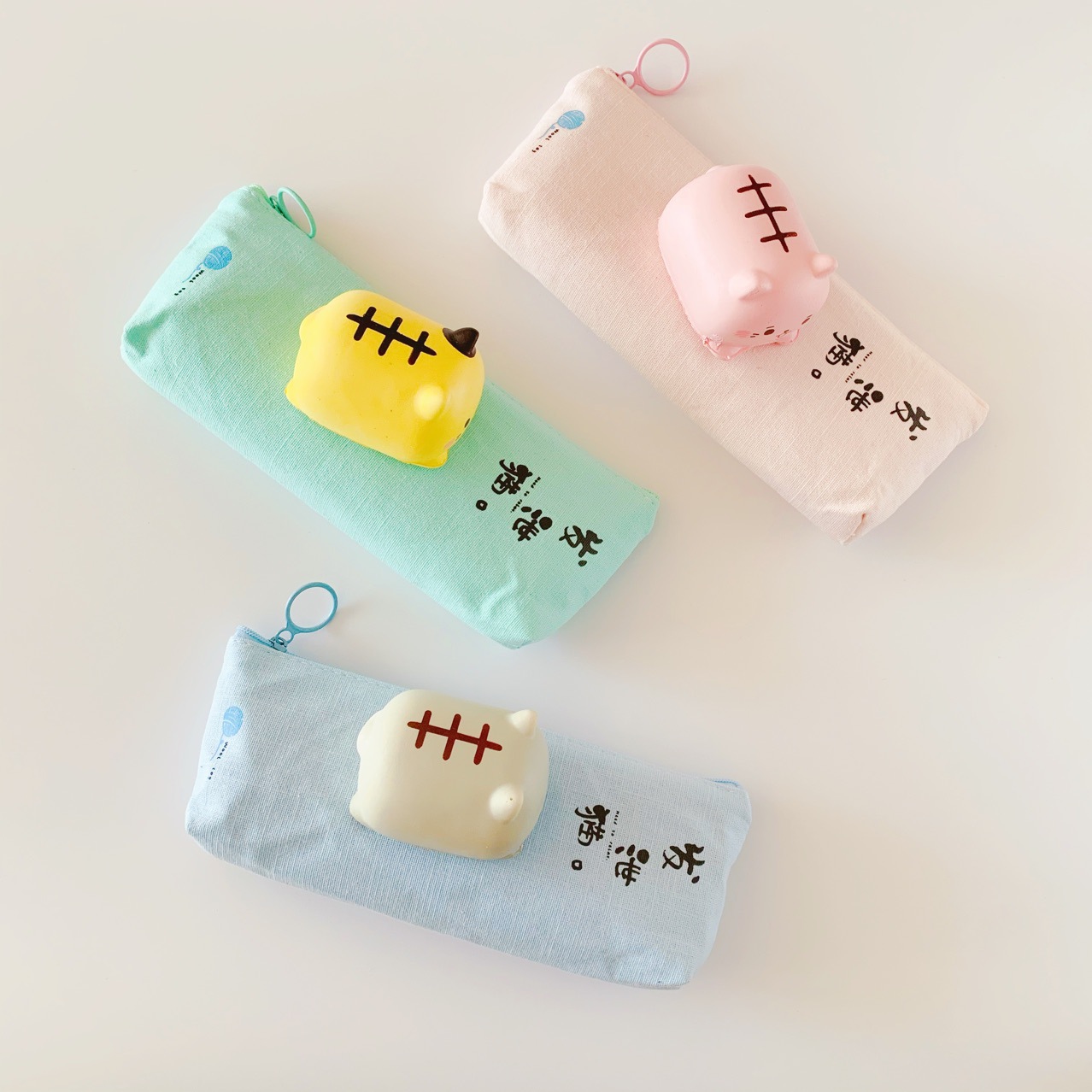 创意减压发泄笔袋 卡通玩偶减压笔袋 学生文具袋卷笔袋三角铅笔袋