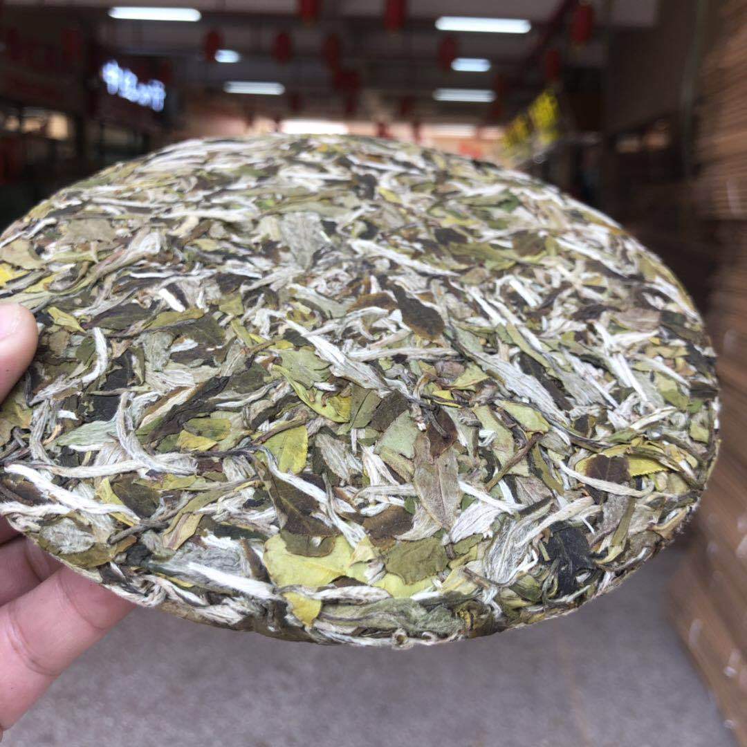 2020年春茶福建白牡丹茶饼高山日晒白牡丹白茶饼300g量大茶叶批发