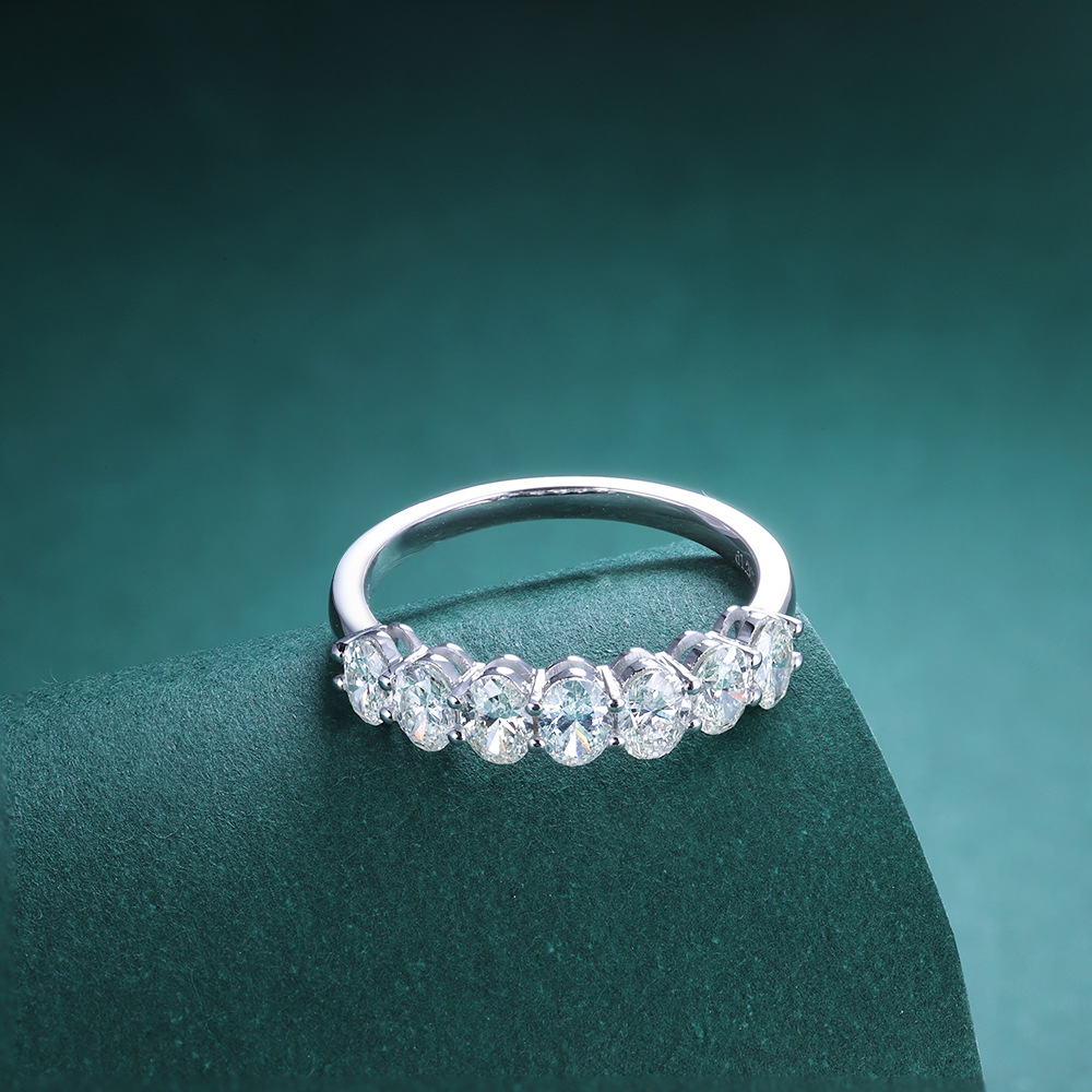 18k金镶嵌爆款蛋形钻石简约半排戒指源头厂家可接受私人来图定制