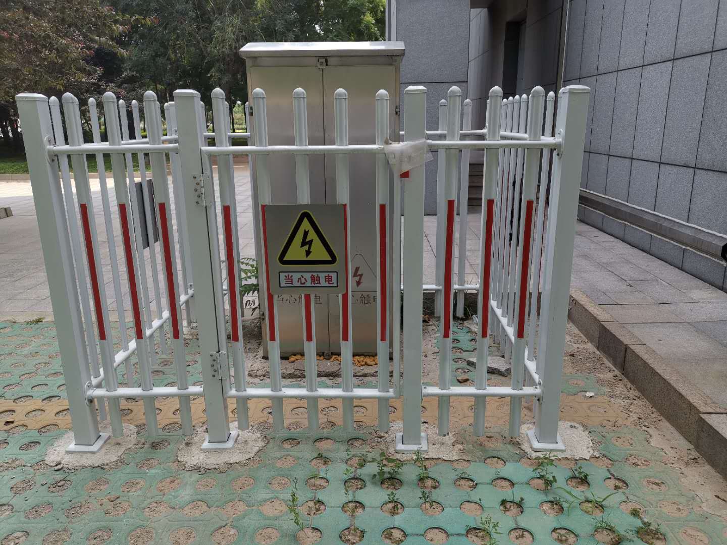 厂家直销 塑钢防护栏 变压器围栏 电力电线杆变台安全栏