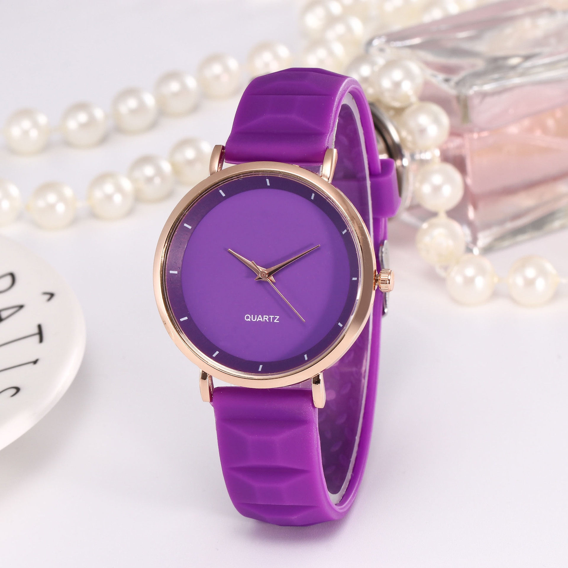 抖音热卖跨境爆款超薄硅胶手表学生表糖果色时尚运动手表女石英表