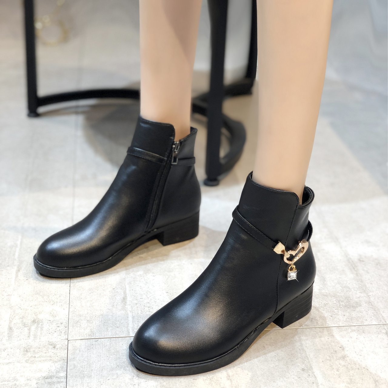 短靴女粗跟2020秋冬新款马丁靴女英伦风女靴圆头新款中跟靴子女鞋